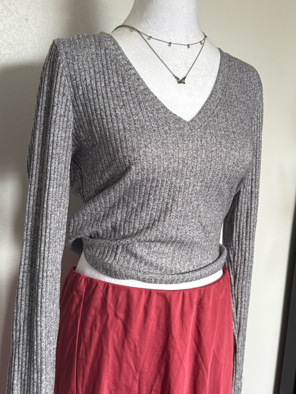 Bozzolo Heather Gray Ribbed V-Neck Sweater Top